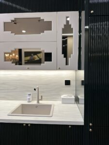 Tối ưu không gian bếp với bàn an tuỳ chỉnh