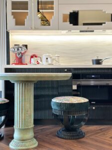 Tối ưu không gian bếp với bàn an tuỳ chỉnh