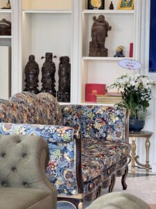 Không gian phòng khách tân cổ điển – Nghệ thuật dung hòa giá trị vượt thời gian