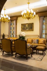 Phòng khách mang tinh thần cổ điển Pháp, dưới cách tiếp cận của LandDecor