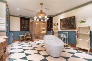 Phòng ngủ Master - “Private Suite” trong biệt thự Ý